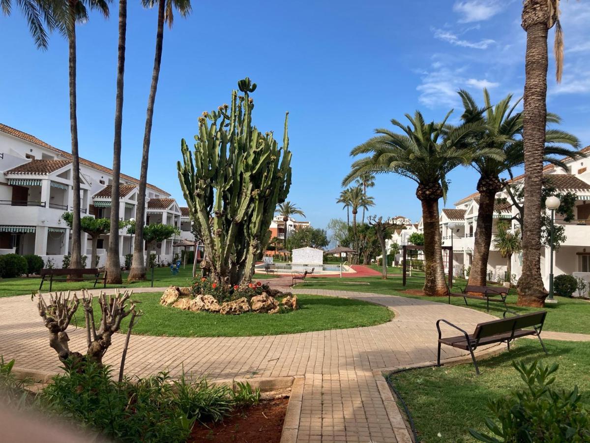Chalet Adosado En Urbanizacion Con Precioso Jardin Dénia Exterior foto